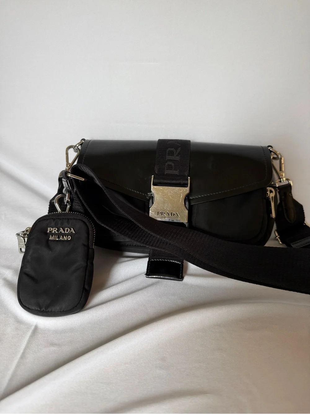 Re-Nylon Spazzolato Double Pocket Buckle Shoulder Bag Black - Picture 4 of 10